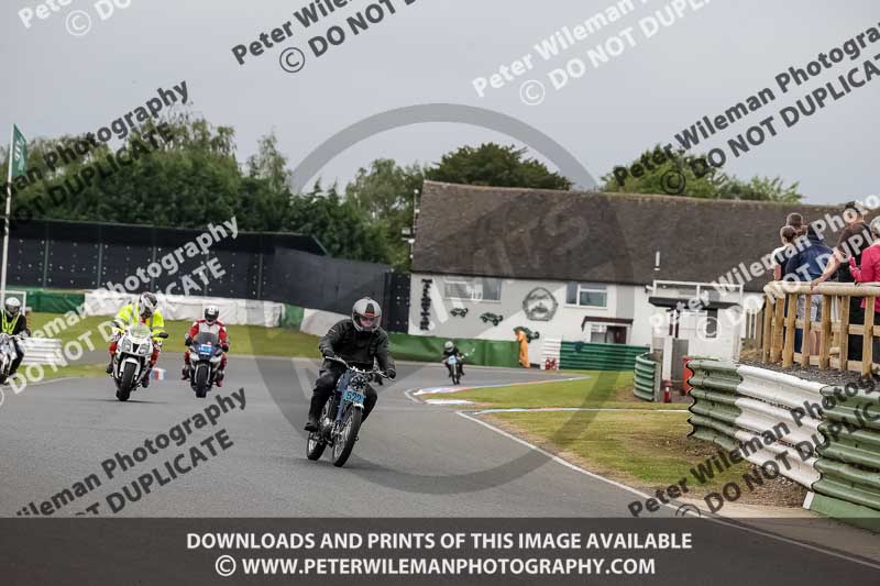 Vintage motorcycle club;eventdigitalimages;mallory park;mallory park trackday photographs;no limits trackdays;peter wileman photography;trackday digital images;trackday photos;vmcc festival 1000 bikes photographs
